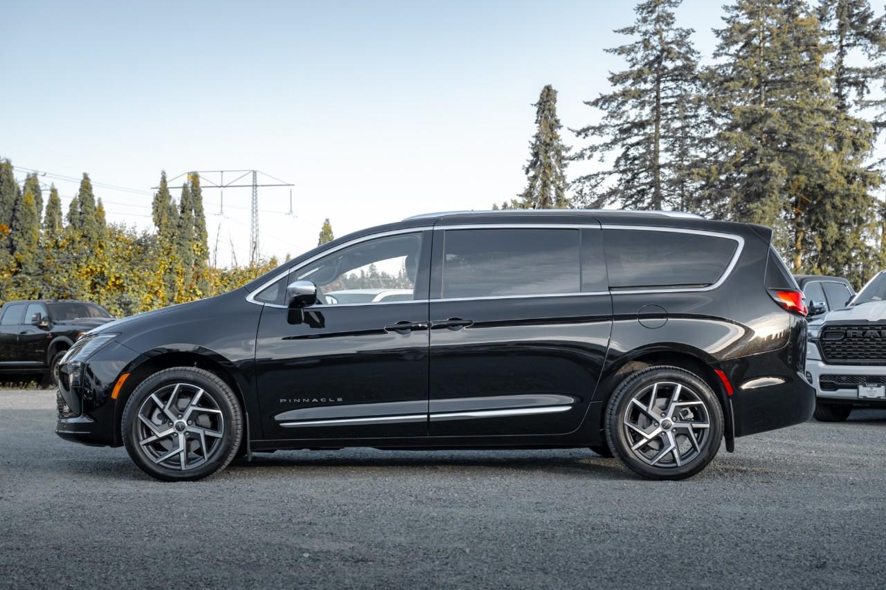 2027 Chrysler Pacifica Pinnacle V588852