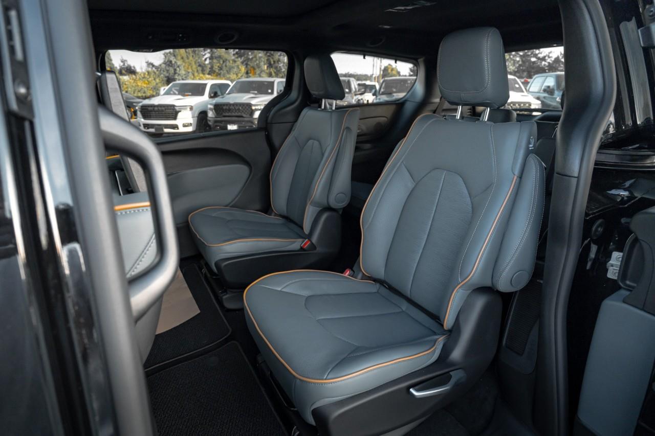 2027 Chrysler Pacifica Pinnacle V588852