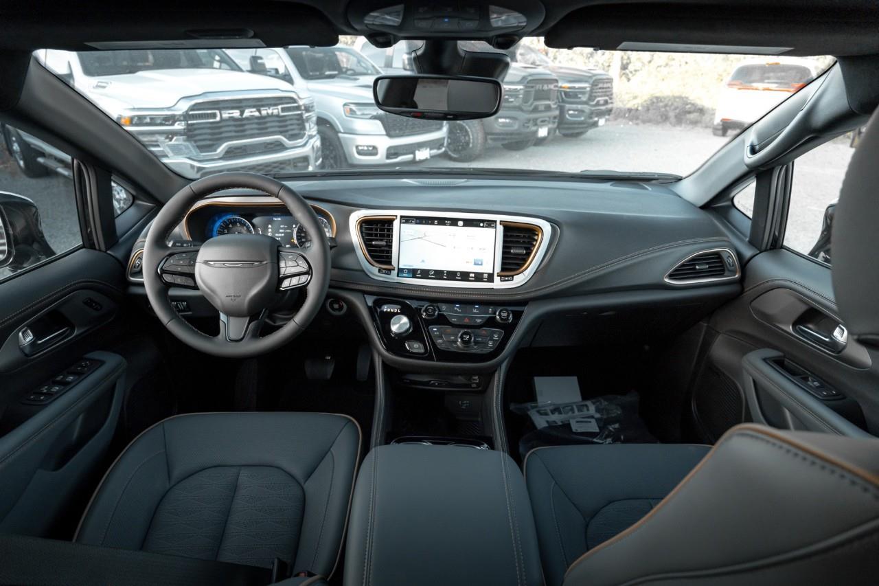 2027 Chrysler Pacifica Pinnacle V588852