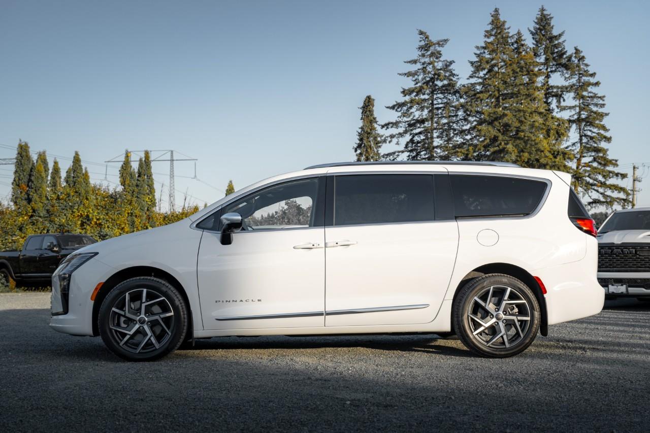 2027 Chrysler Pacifica Pinnacle V588851