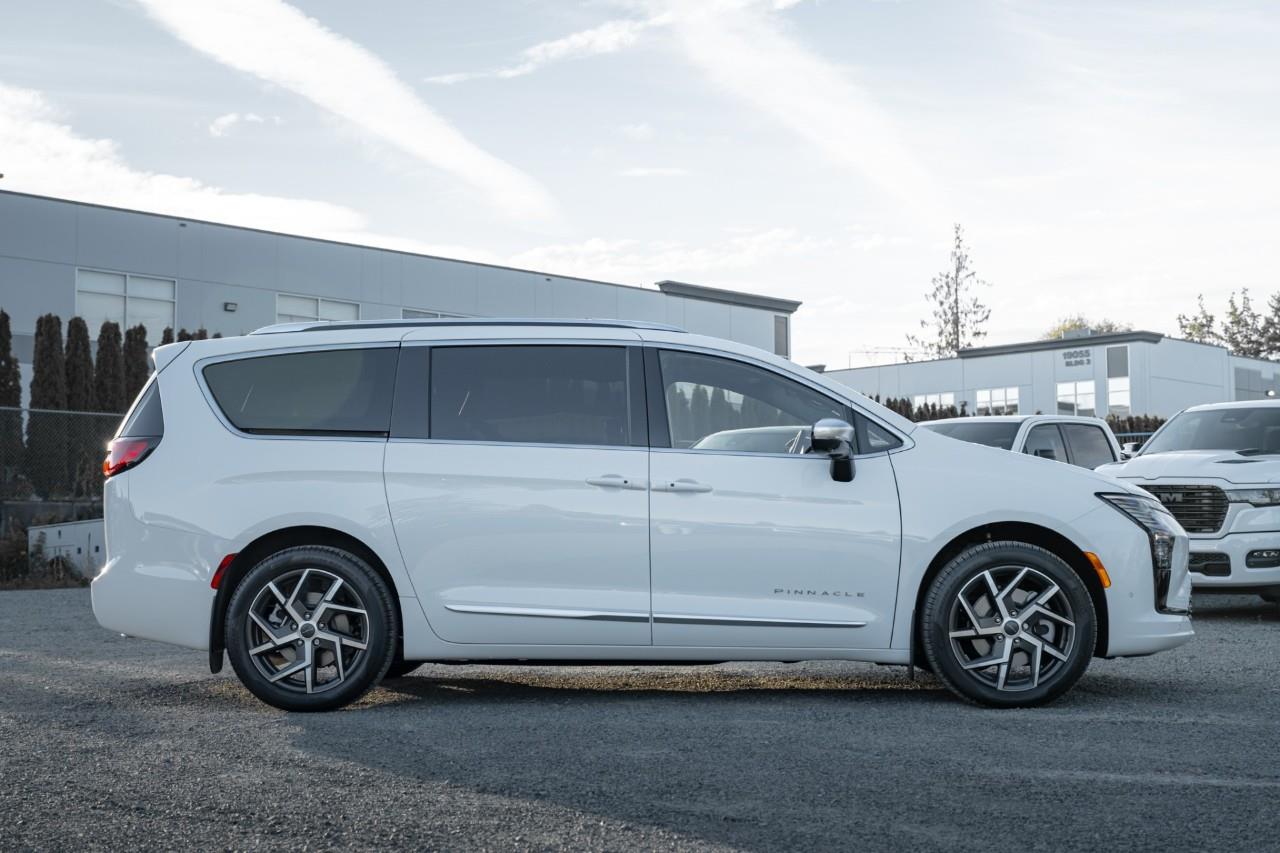 2027 Chrysler Pacifica Pinnacle V588851