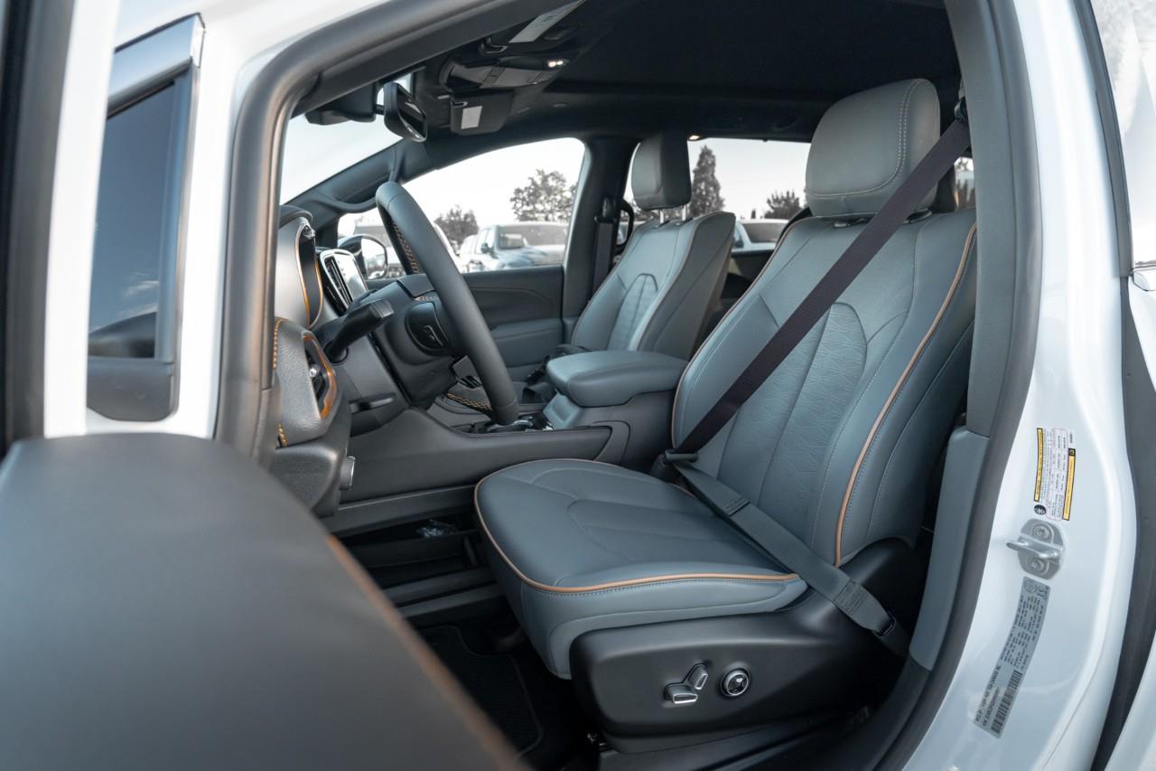 2027 Chrysler Pacifica Pinnacle V588851