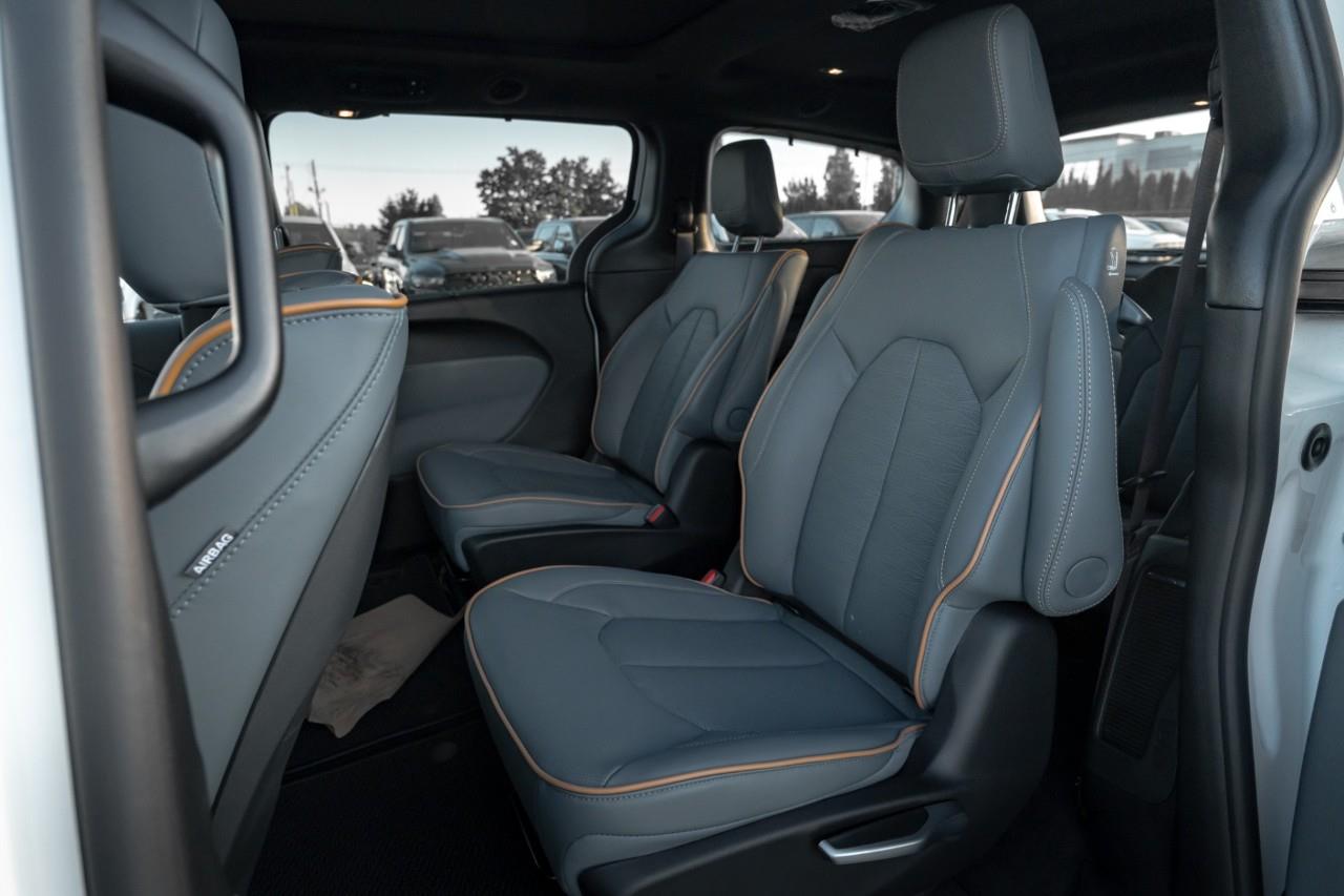 2027 Chrysler Pacifica Pinnacle V588851