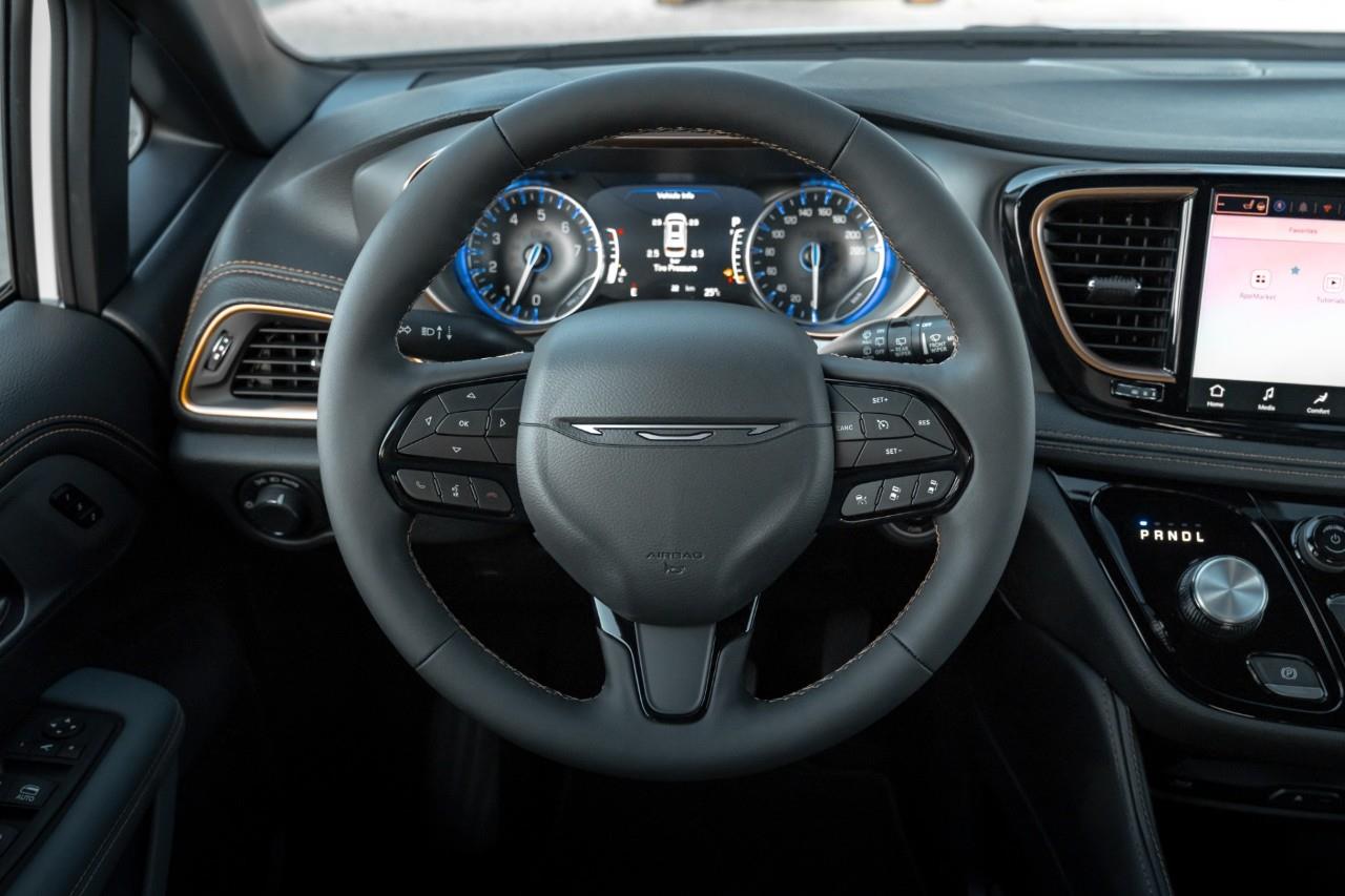 2027 Chrysler Pacifica Pinnacle V588851