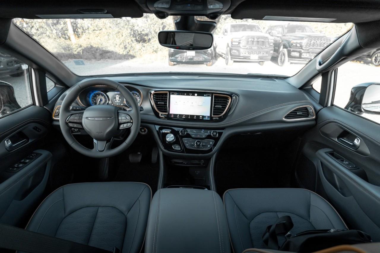 2027 Chrysler Pacifica Pinnacle V588851