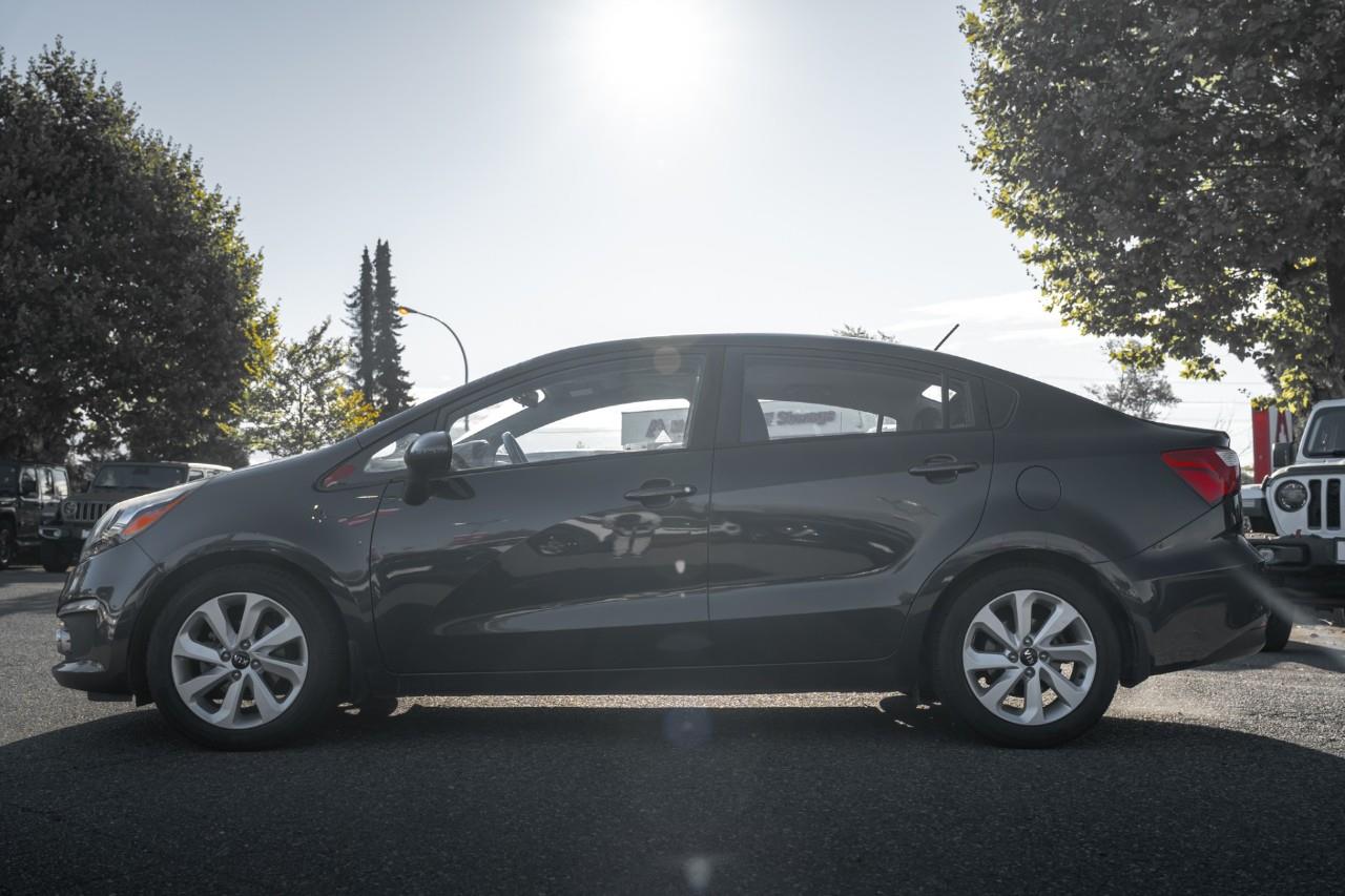 2016 Kia Rio  V555008A