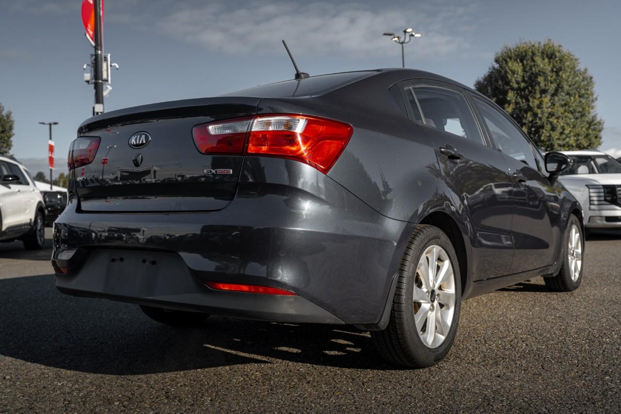 2016 Kia Rio  V555008A