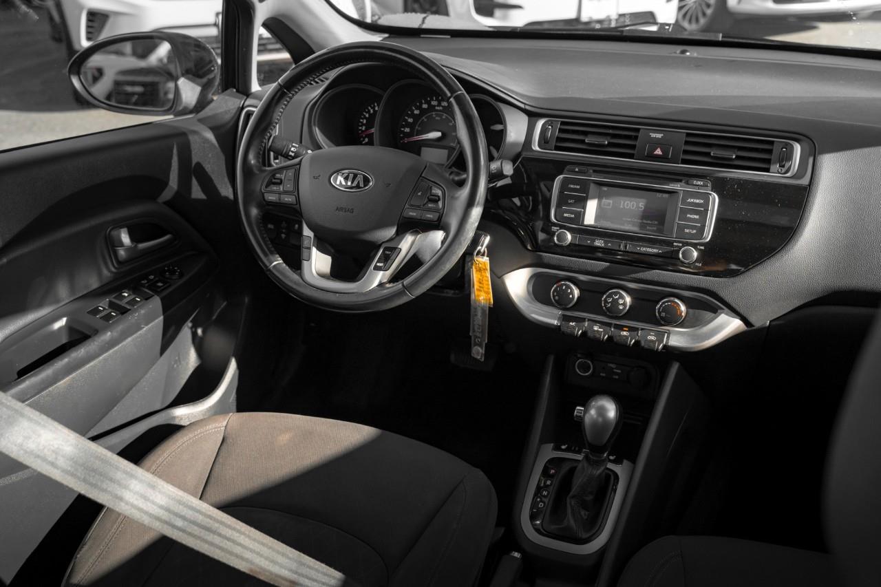 2016 Kia Rio  V555008A