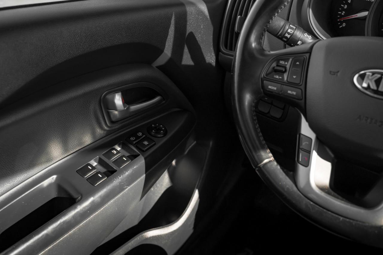 2016 Kia Rio  V555008A