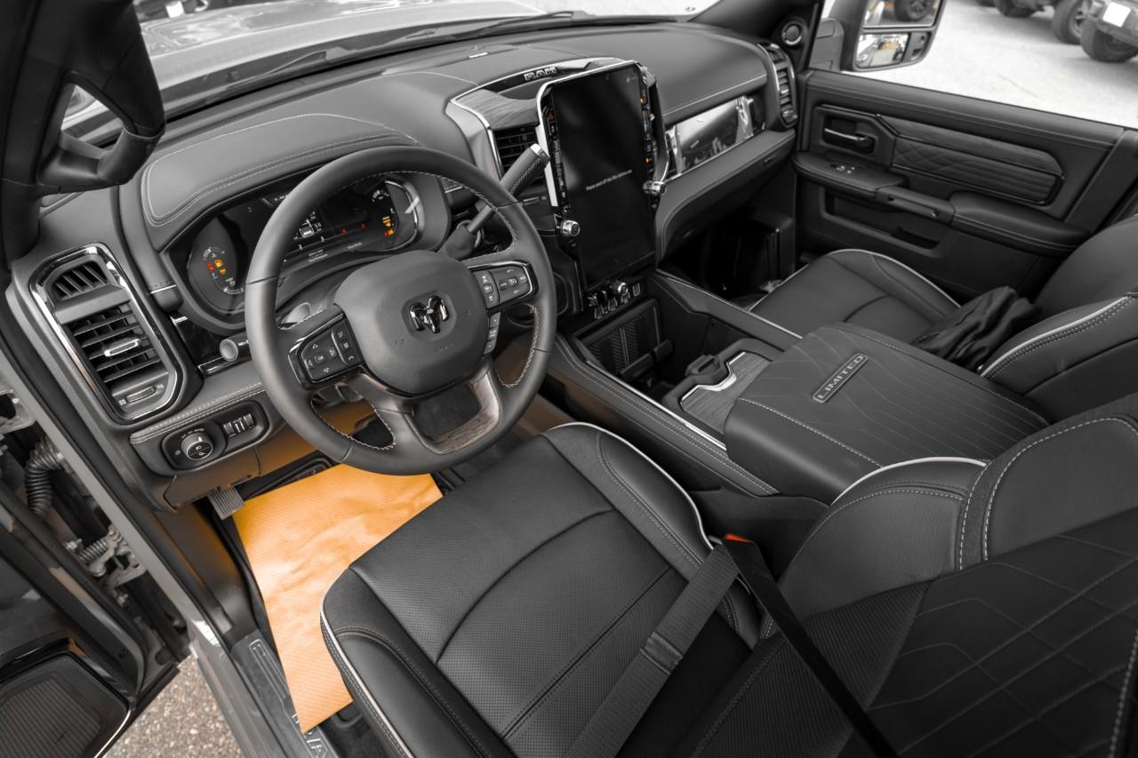 2027 RAM 3500 Limited V384802