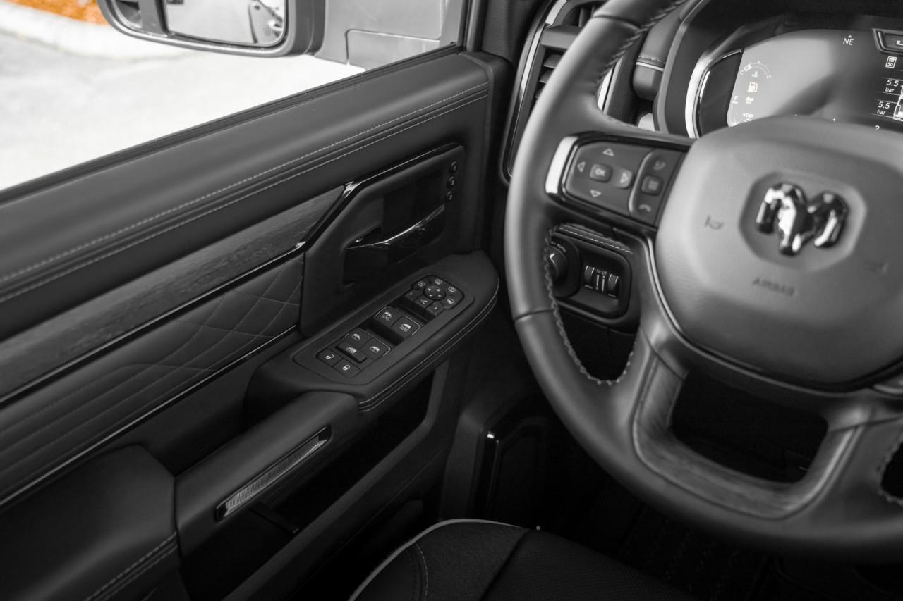 2027 RAM 3500 Limited V384802