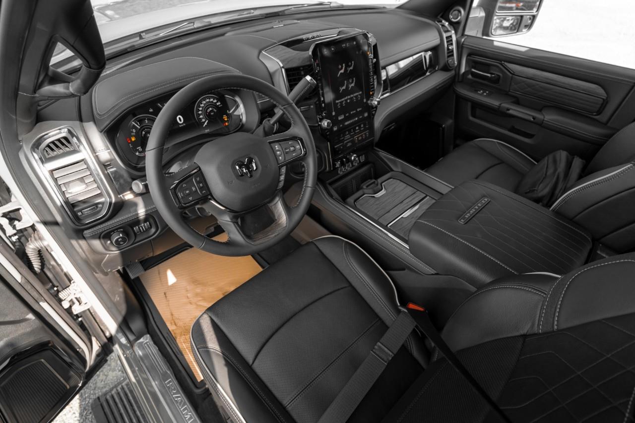 2027 RAM 3500 Limited V384803