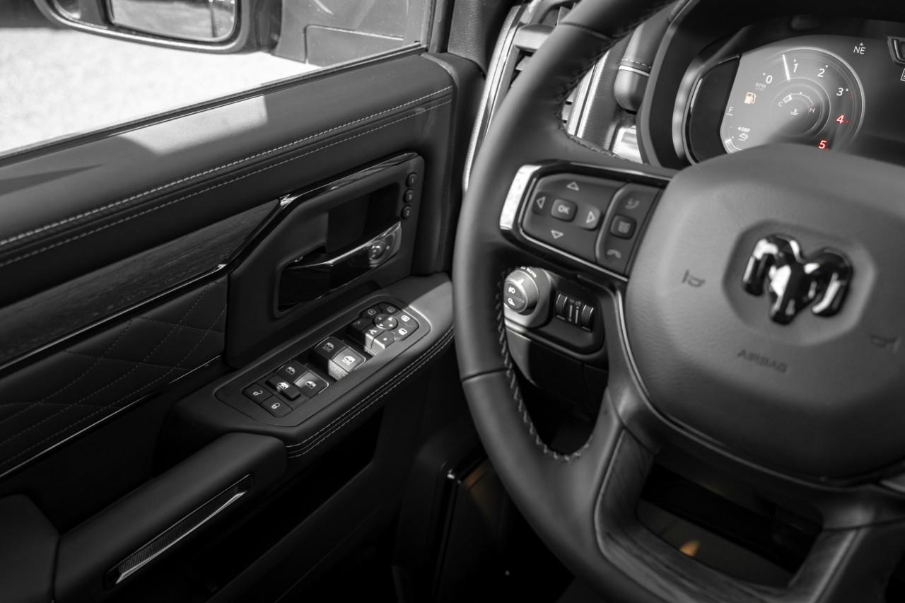 2027 RAM 3500 Limited V384803
