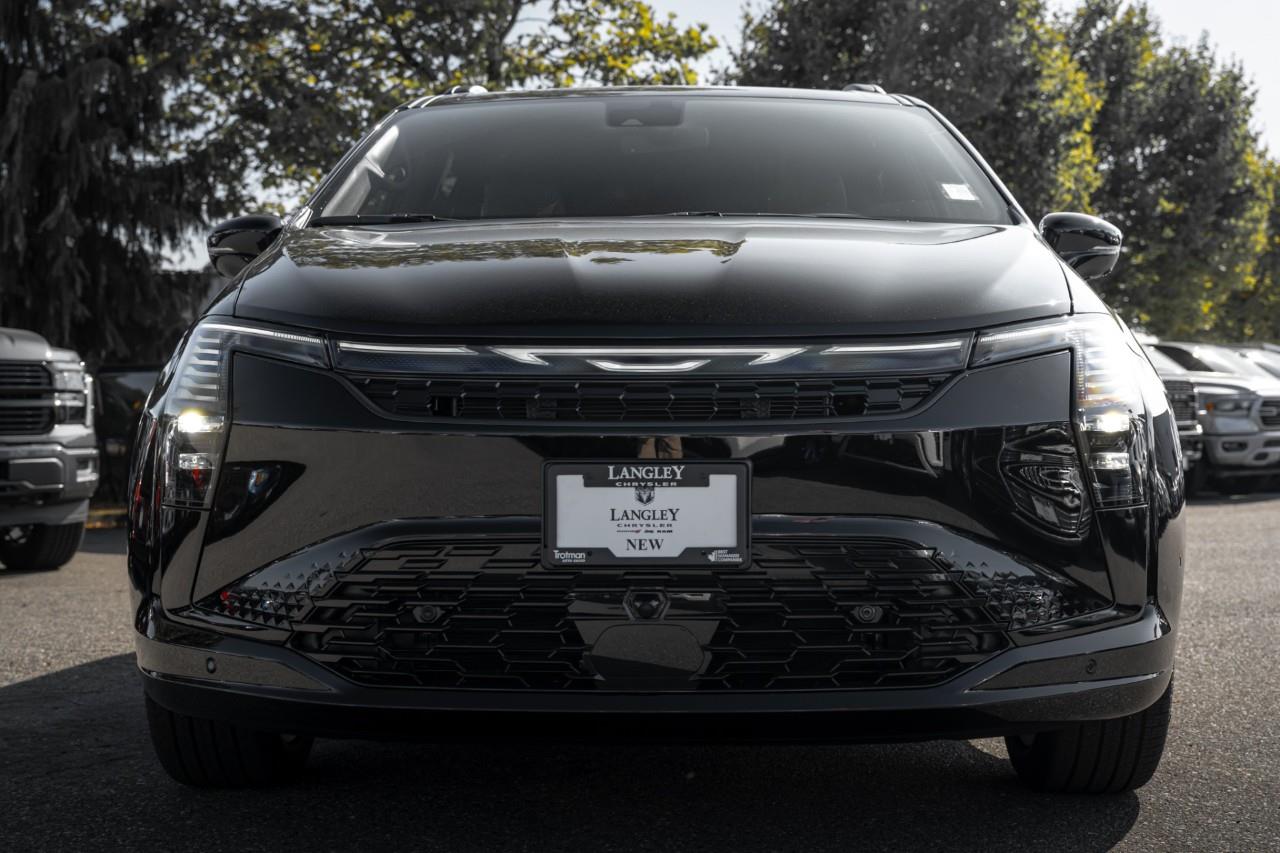 2027 Chrysler Pacifica Limited V604848