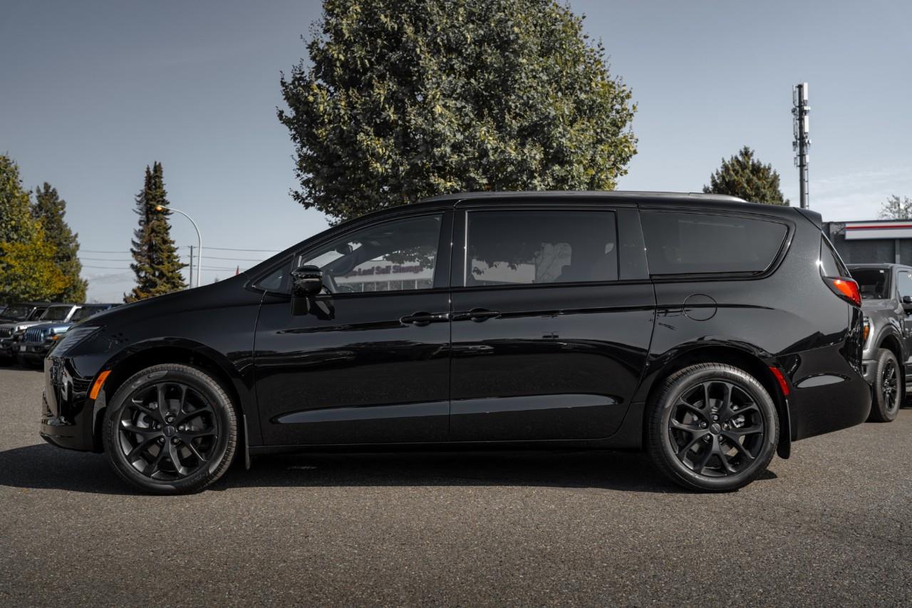 2027 Chrysler Pacifica Limited V604848