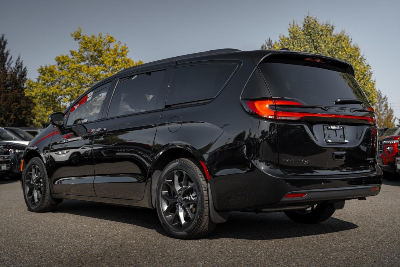 2027 Chrysler Pacifica Limited V604848