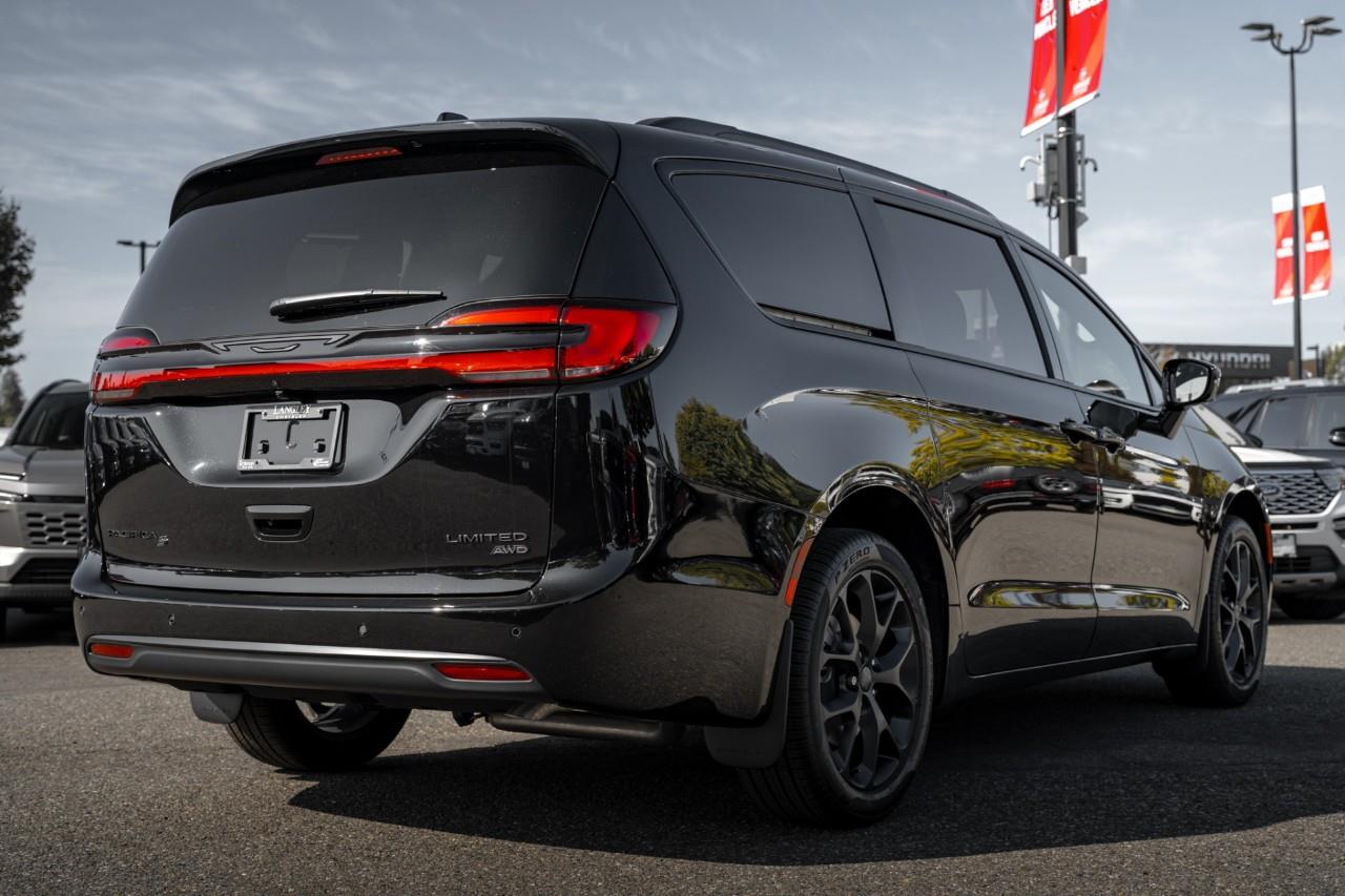 2027 Chrysler Pacifica Limited V604848