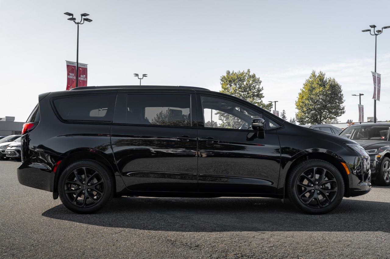 2027 Chrysler Pacifica Limited V604848