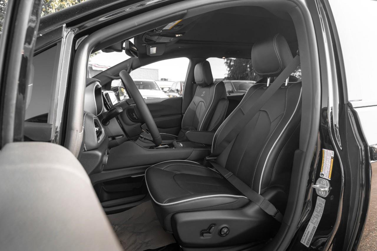 2027 Chrysler Pacifica Limited V604848