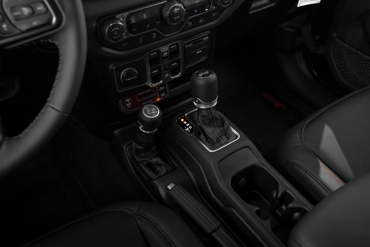 2027 Jeep Wrangler  V561016