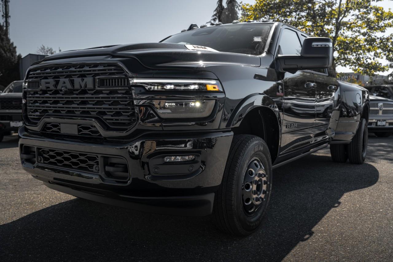 2027 RAM 3500 Limited V384801