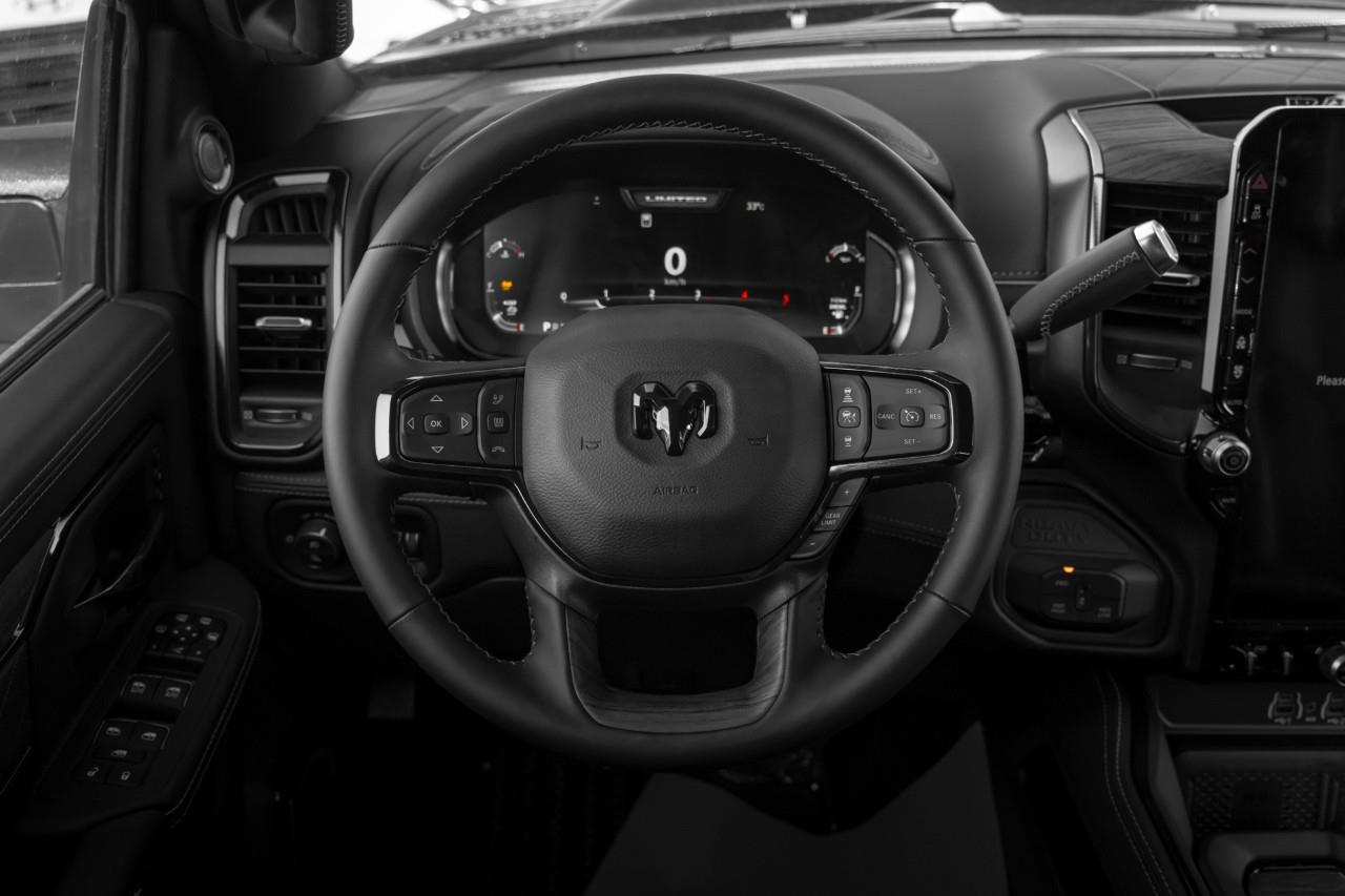2027 RAM 3500 Limited V384801