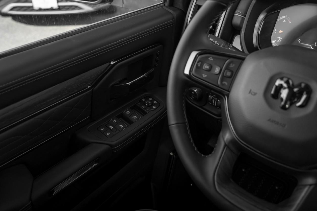 2027 RAM 3500 Limited V384801