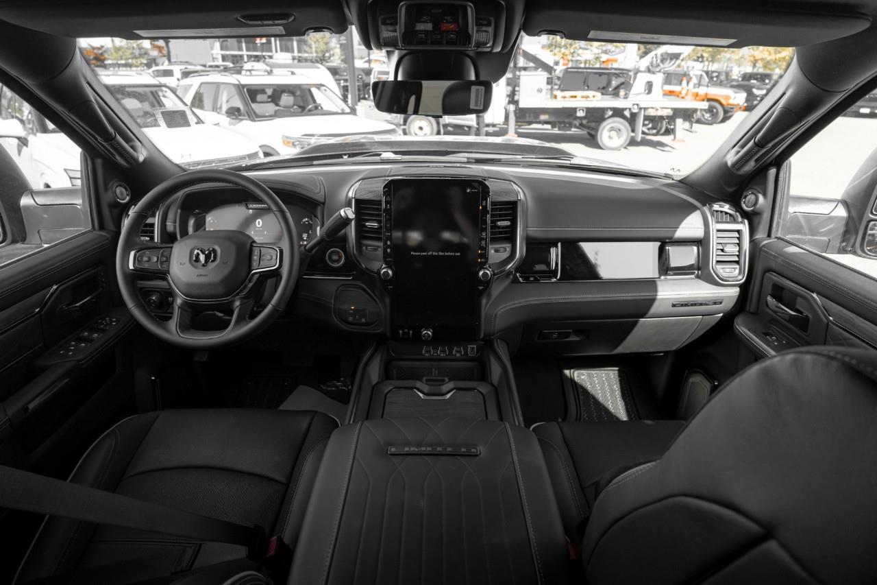 2027 RAM 3500 Limited V384801