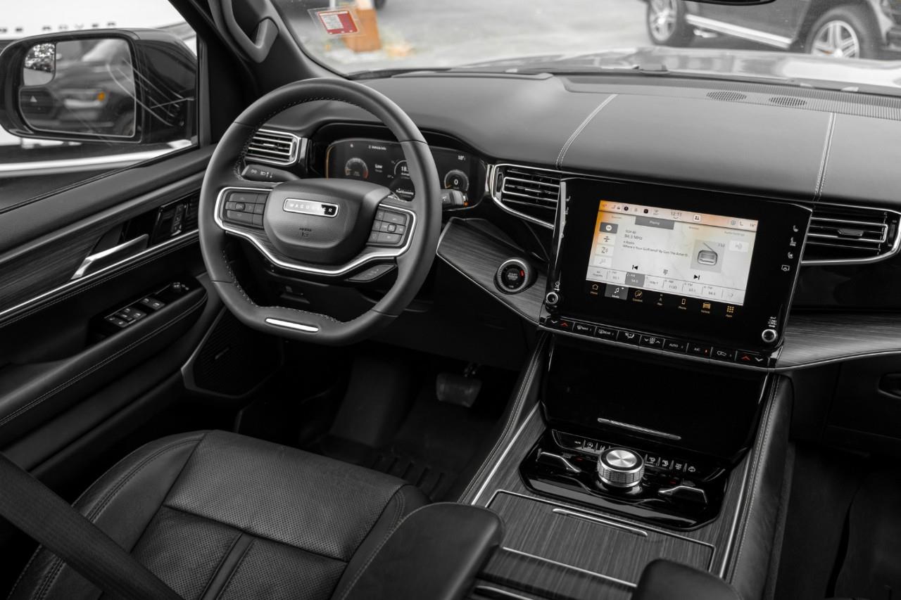 2023 Jeep Wagoneer L Series II LC3096