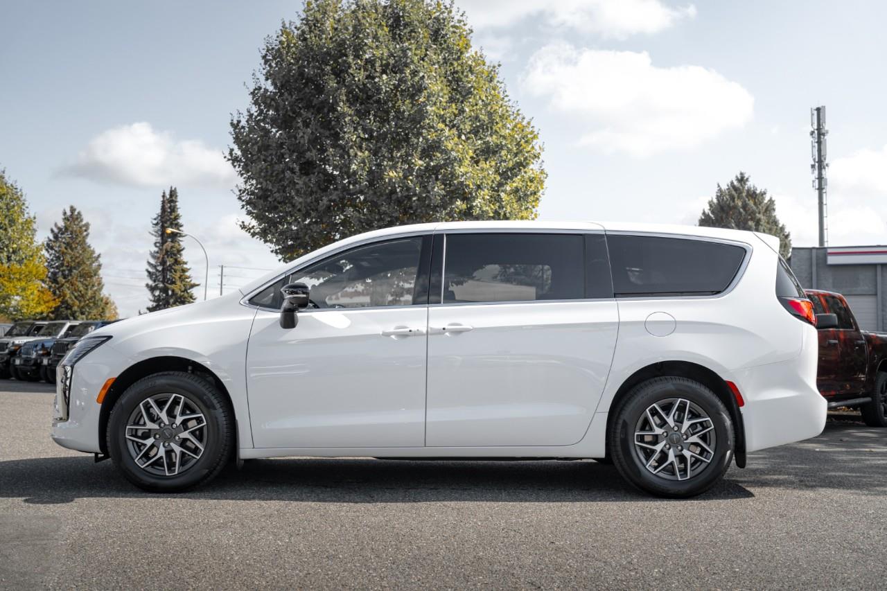 2027 Chrysler Pacifica Limited V604864