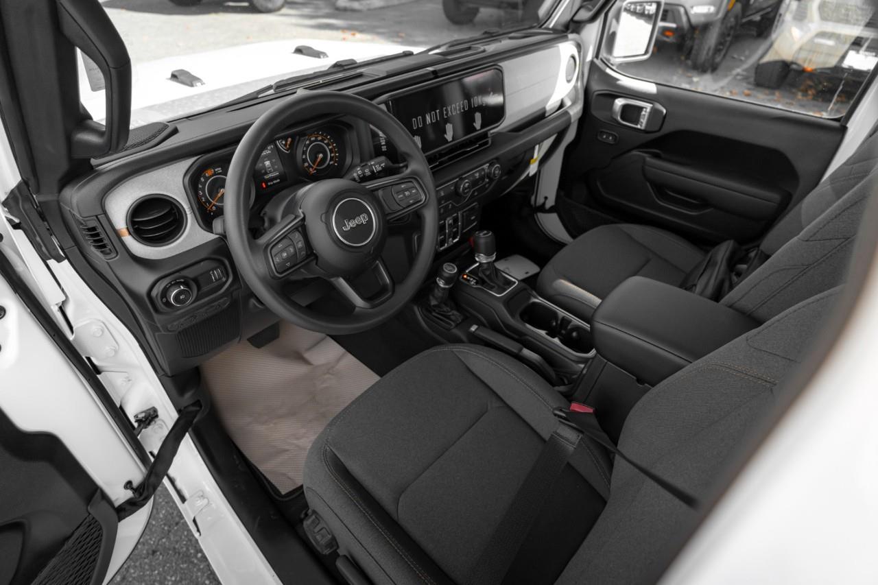 2027 Jeep Wrangler Sport V574008