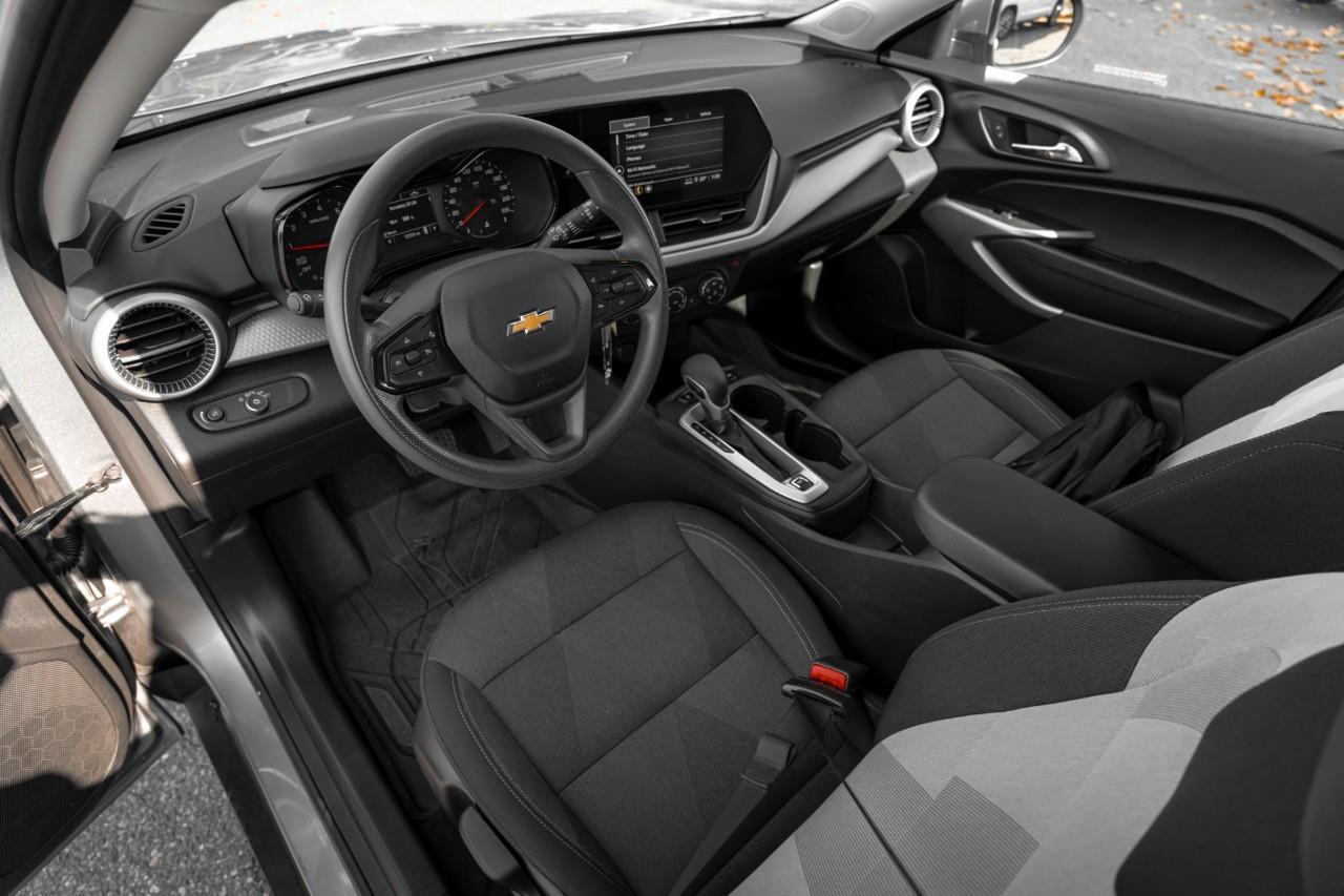 2025 Chevrolet Trax LS T235402A