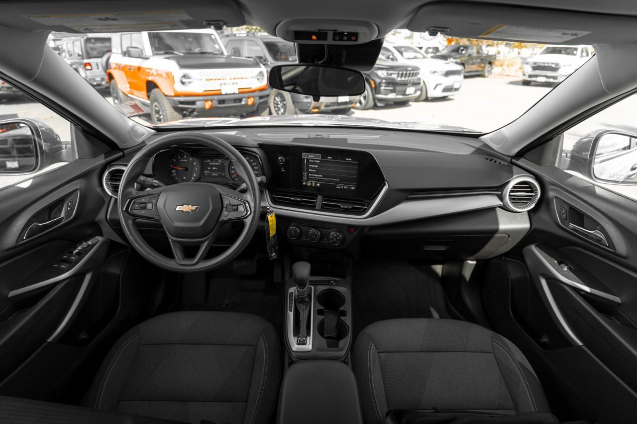 2025 Chevrolet Trax LS T235402A
