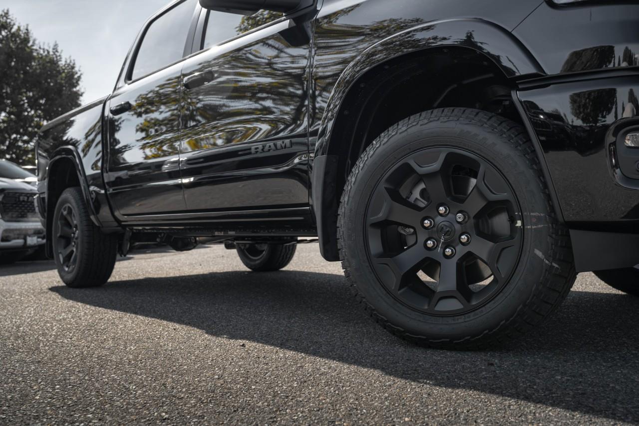 2027 RAM 1500 Big Horn V504118