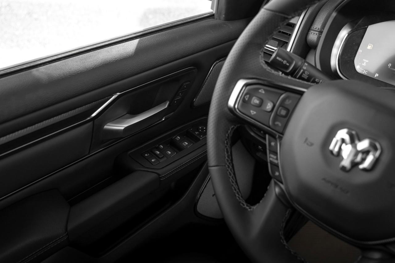 2027 RAM 1500 Sport V511164