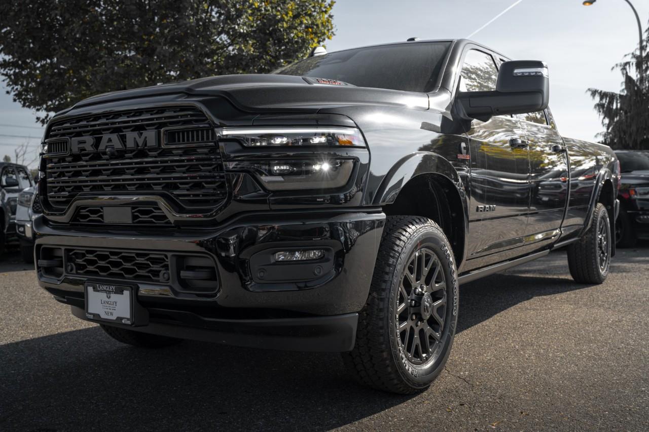 2027 RAM 3500 Limited V384804