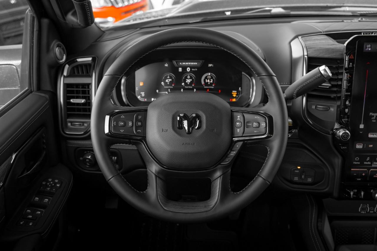 2027 RAM 3500 Limited V384804