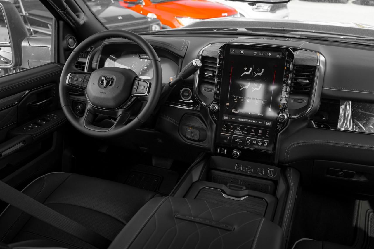 2027 RAM 3500 Limited V384804