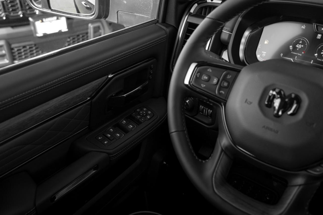 2027 RAM 3500 Limited V384804
