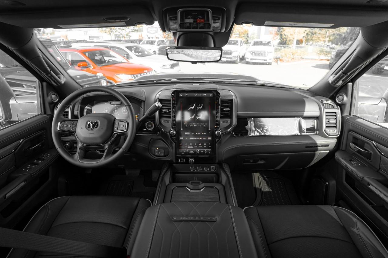 2027 RAM 3500 Limited V384804