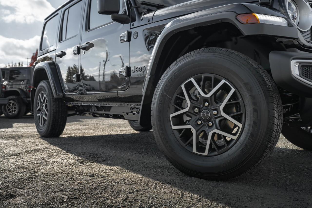 2027 Jeep Wrangler Sahara V571652