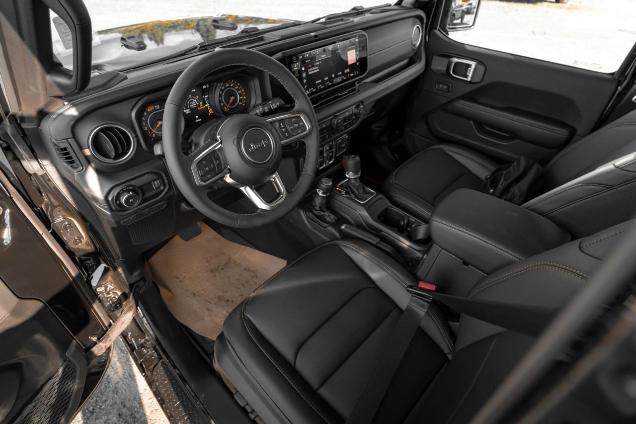 2027 Jeep Wrangler Sahara V571652