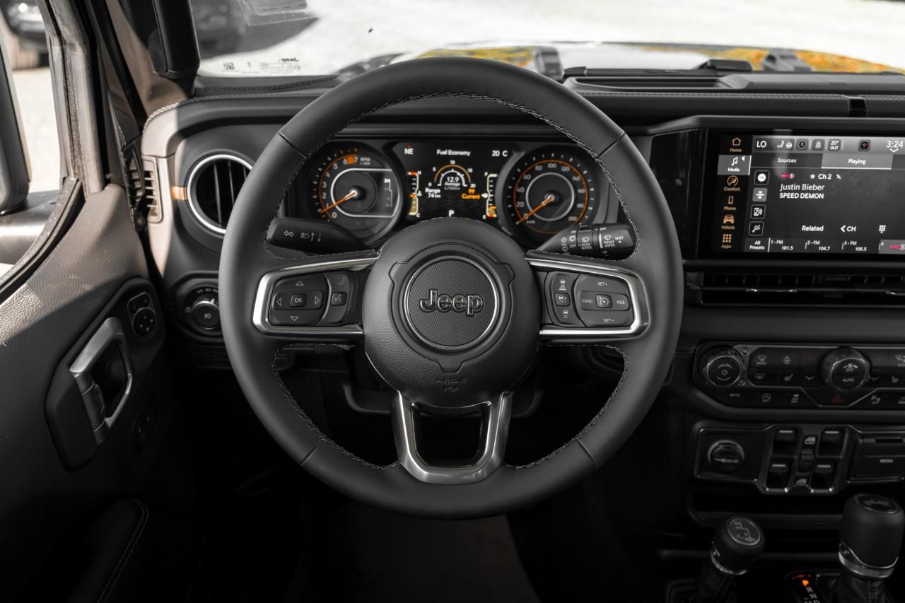 2027 Jeep Wrangler Sahara V571652