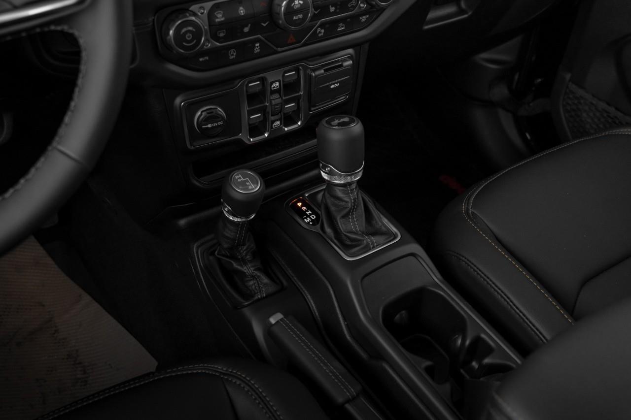 2027 Jeep Wrangler Sahara V571652