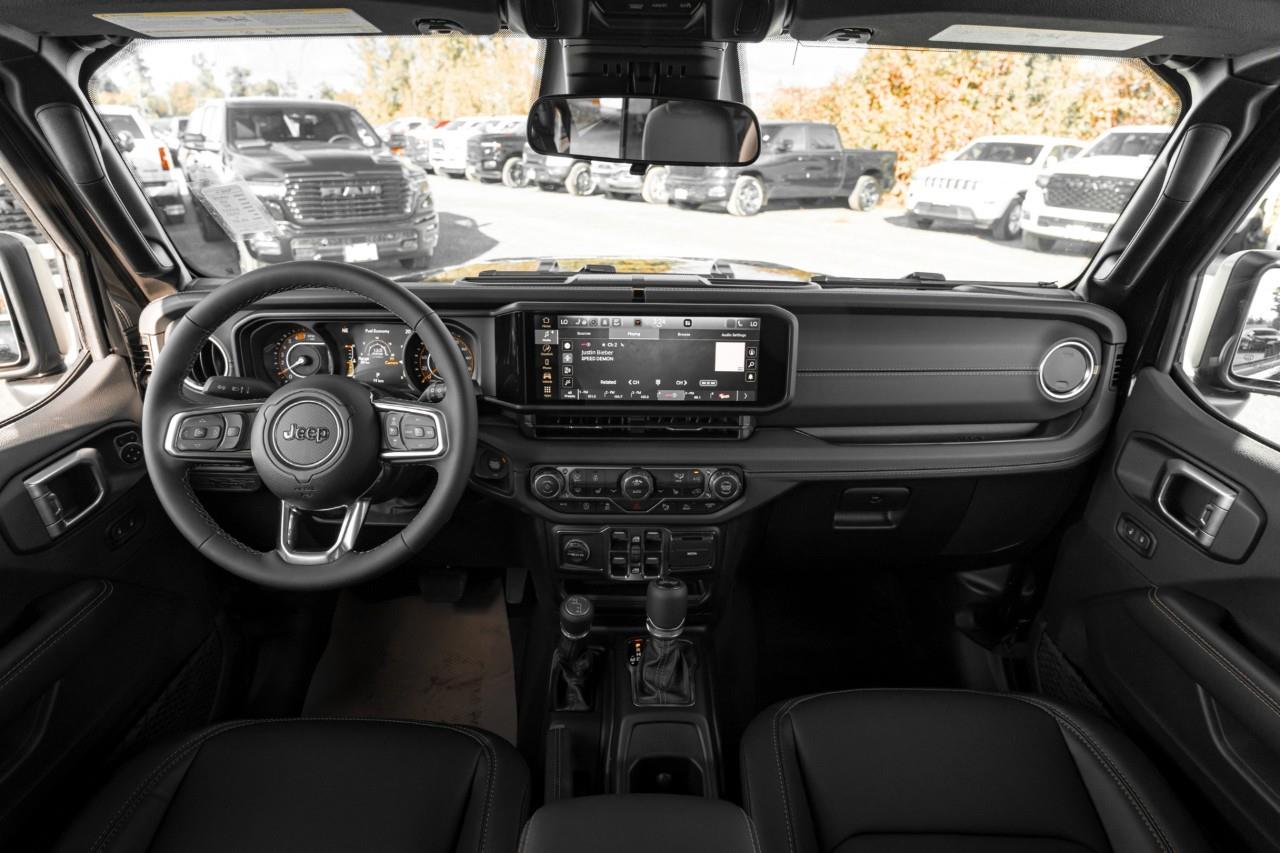 2027 Jeep Wrangler Sahara V571652